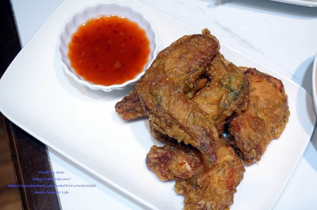 獨特「黑湯」免費續!台南道地泰式船麵隨你加九層塔、豆芽菜,配海鮮酥炸空心菜超對味 獨特「黑湯」免費續!台南道地泰式船麵隨你加九層塔、豆芽菜,配海鮮酥炸空心菜超對味