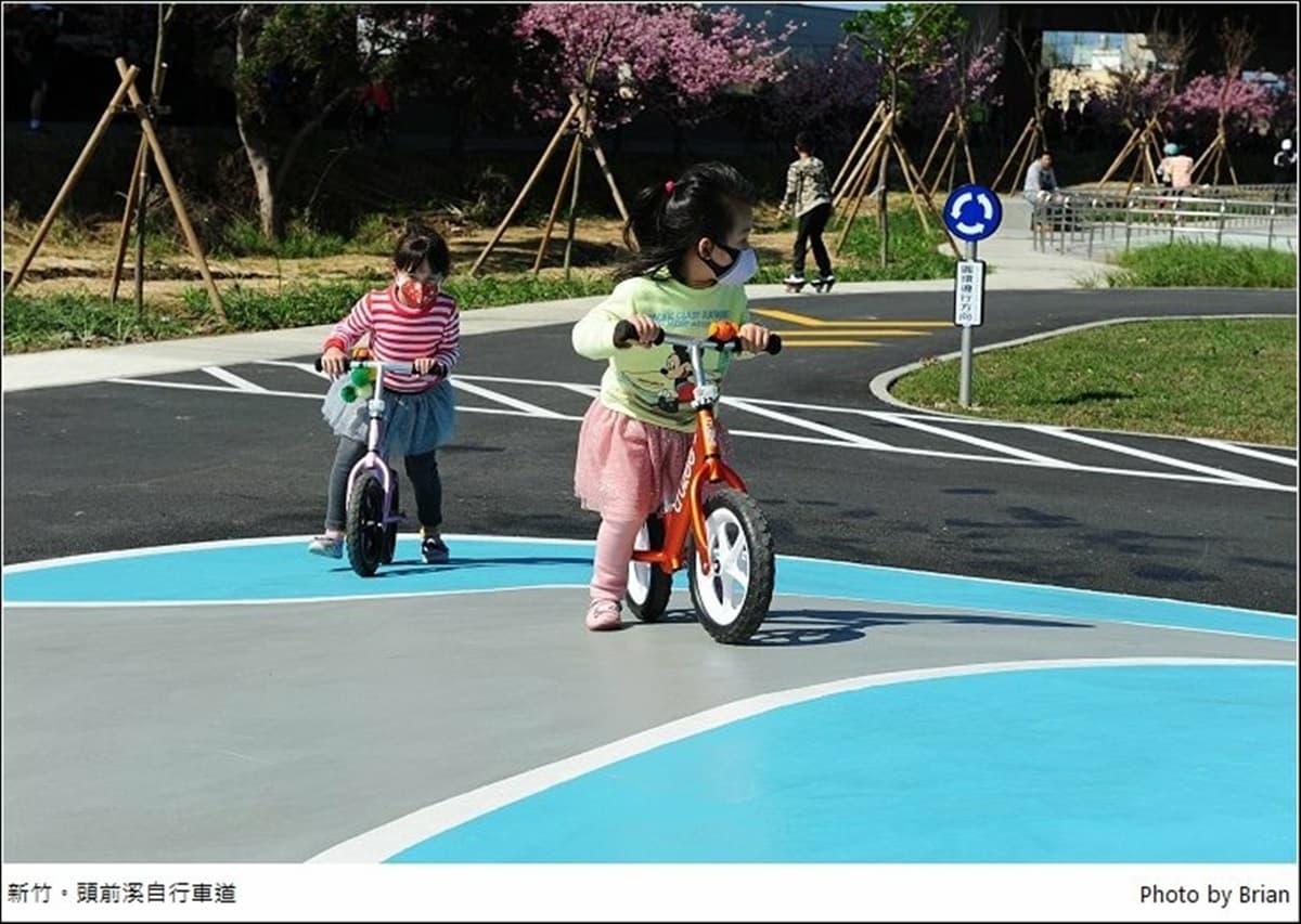 遛小孩也能當網美!新竹河濱公園打卡櫻花自行車道,還能免費玩全新滑步車場 遛小孩也能當網美!新竹河濱公園打卡櫻花自行車道,還能免費玩全新滑步車場