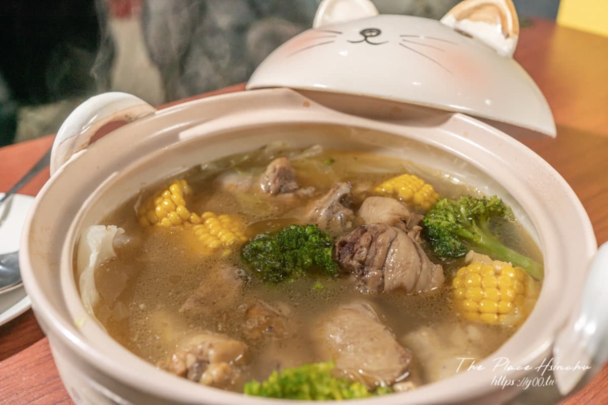 新竹超狂義大利麵！牛肉堆得像小山、蛤蜊滿到看不到麵