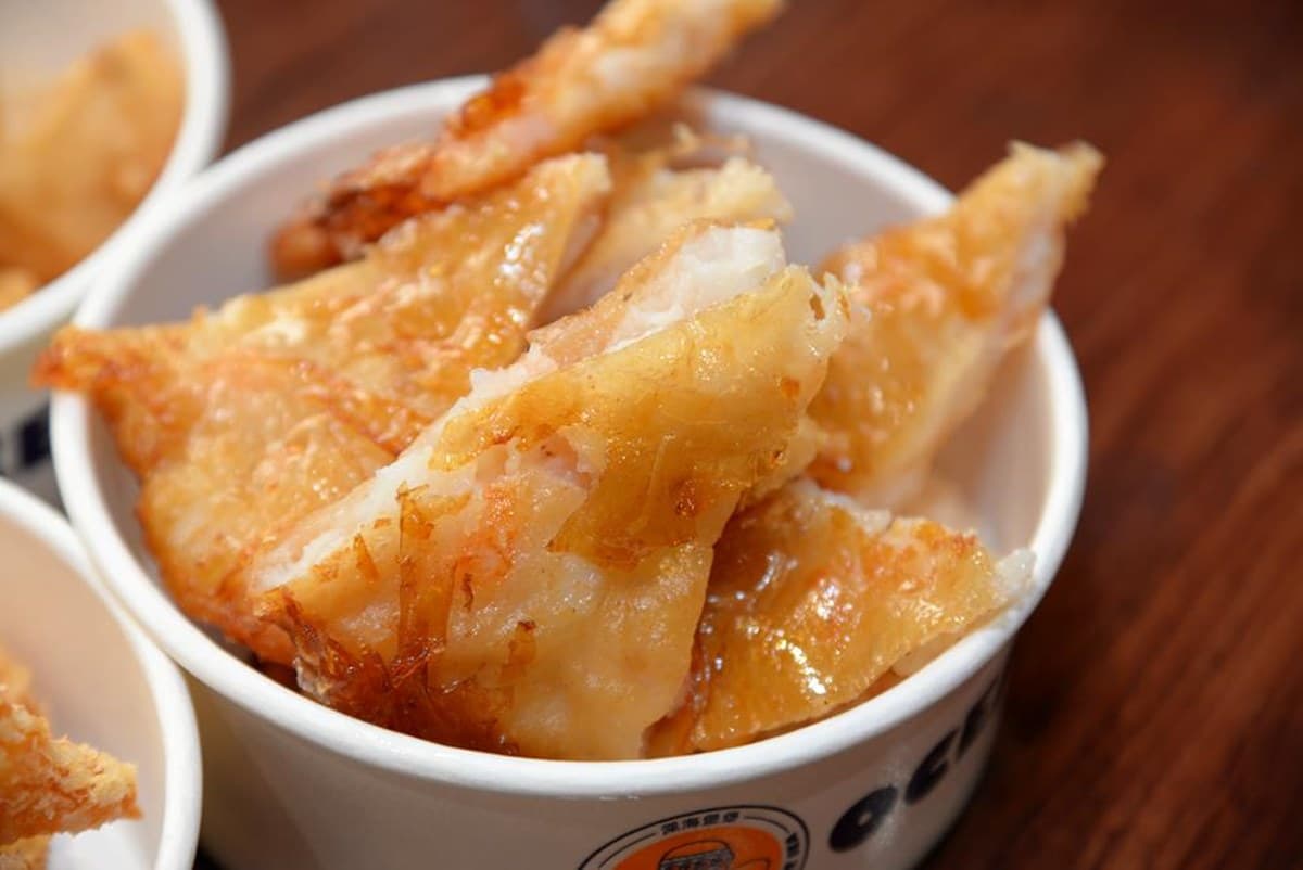 不用飛澎湖!花枝丸觀光工廠必吃道地「小卷麵線」,油飯撒滿干貝絲每口都驚豔 不用飛澎湖!花枝丸觀光工廠必吃道地「小卷麵線」,油飯撒滿干貝絲每口都驚豔