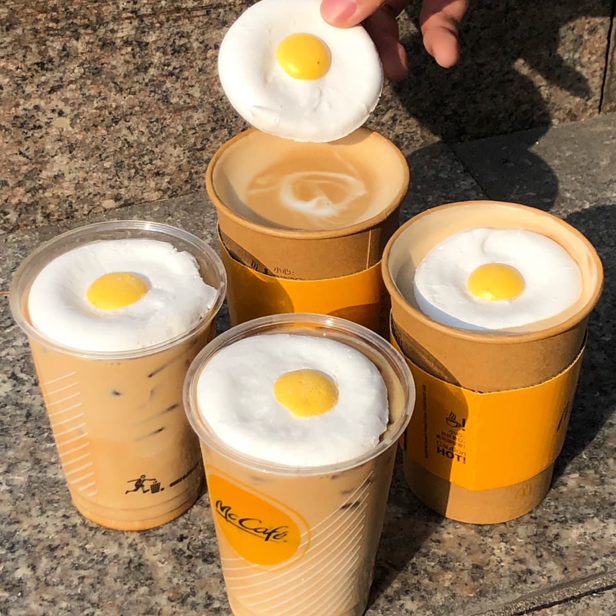 喝咖啡要加蛋！麥當勞推超萌「太陽蛋拿鐵」提神又療癒，連續9天買一送一太欠喝