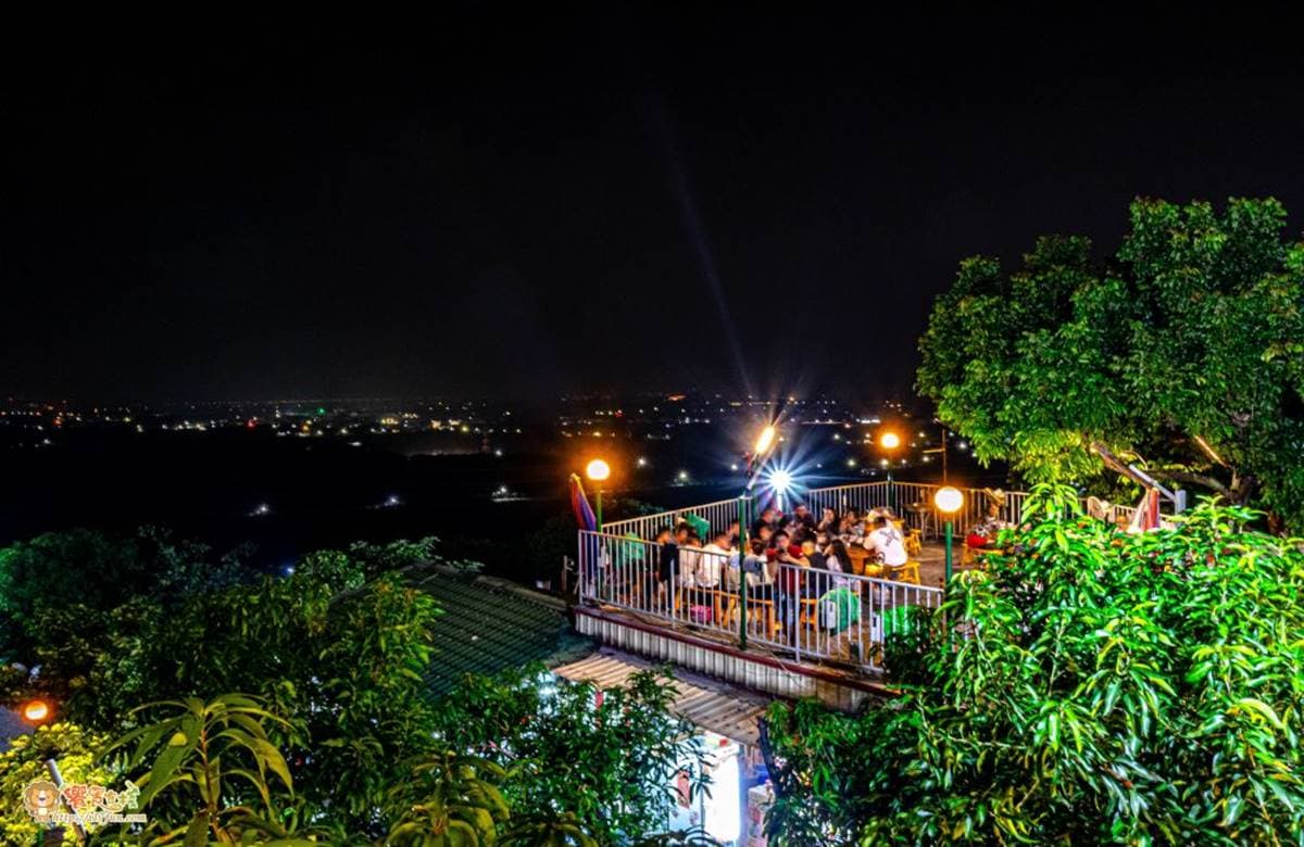 120元泡茶不限時！隱藏版茶藝館賞私房夜景，必點竹管蒜頭烤雞鮮嫩多汁