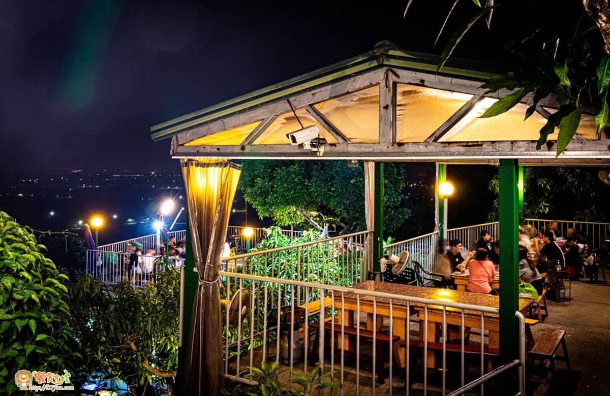 120元泡茶不限時！隱藏版茶藝館賞私房夜景，必點竹管蒜頭烤雞鮮嫩多汁