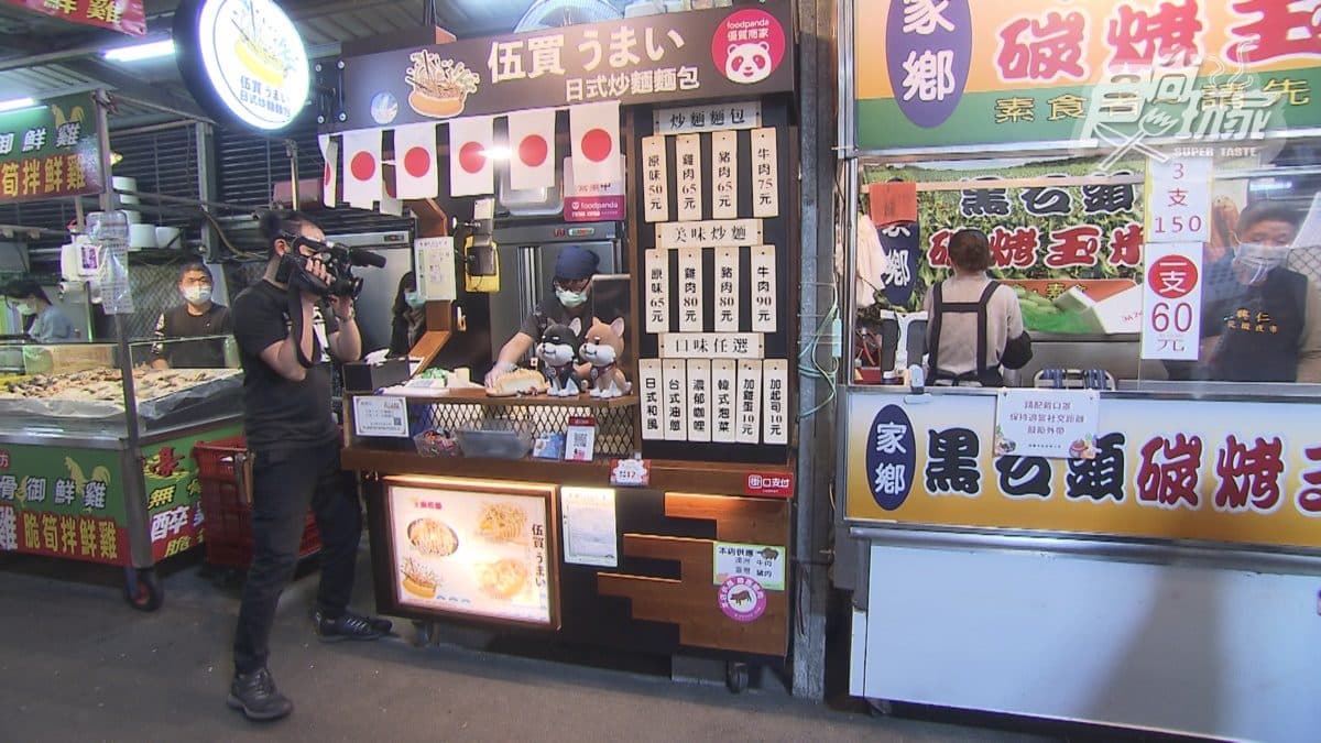 夜市分成「美食小吃」與「玩樂購物」２大區，是全台首創的雙子星夜。市