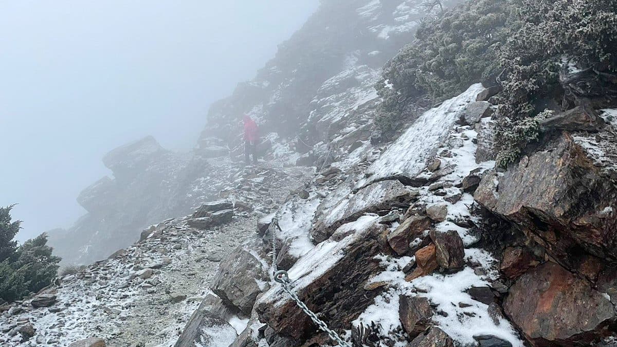 賞雪族注意！玉山氣溫驟降飄「三月雪」，氣象局指9日前還有機會降雪