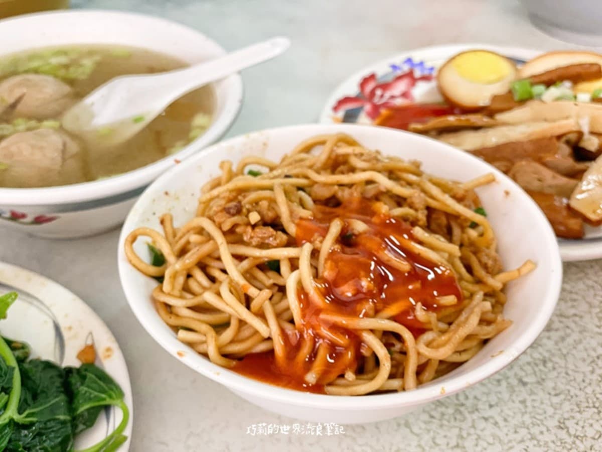 台中人早餐必吃炒麵+辣醬！道地不踩雷這4家，還有脆皮蛋餅、蘿蔔糕也大推