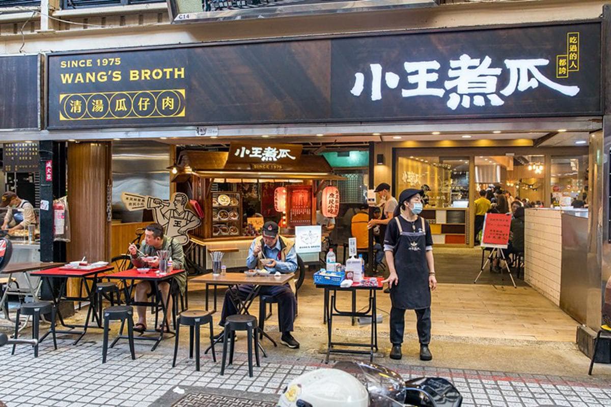 50年老店新創意！華西街浮誇系滷肉飯吃得到滿滿蚵仔，超清澈排骨湯一喝就驚豔