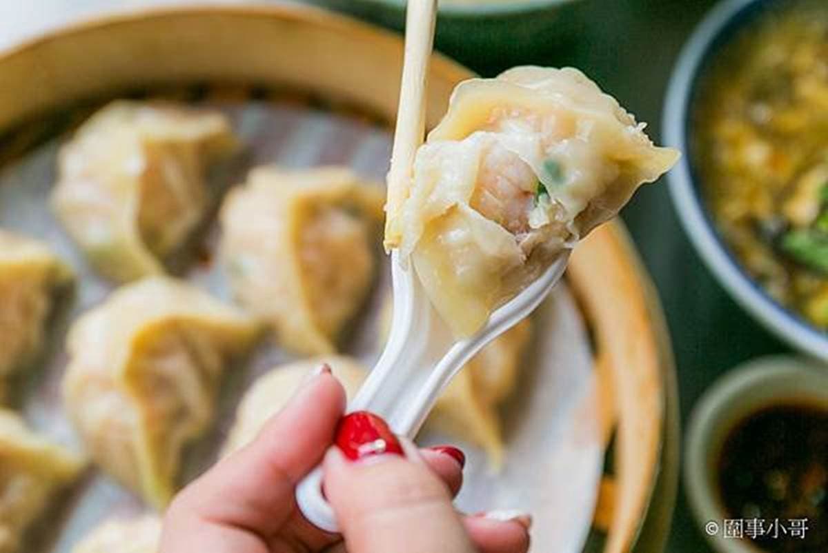 在地人帶路才吃得到!桃園5家無招牌美食:整隻蝦蒸餃、鐵皮屋烤香腸、私房熱炒店 在地人帶路才吃得到!桃園5家無招牌美食:整隻蝦蒸餃、鐵皮屋烤香腸、私房熱炒店