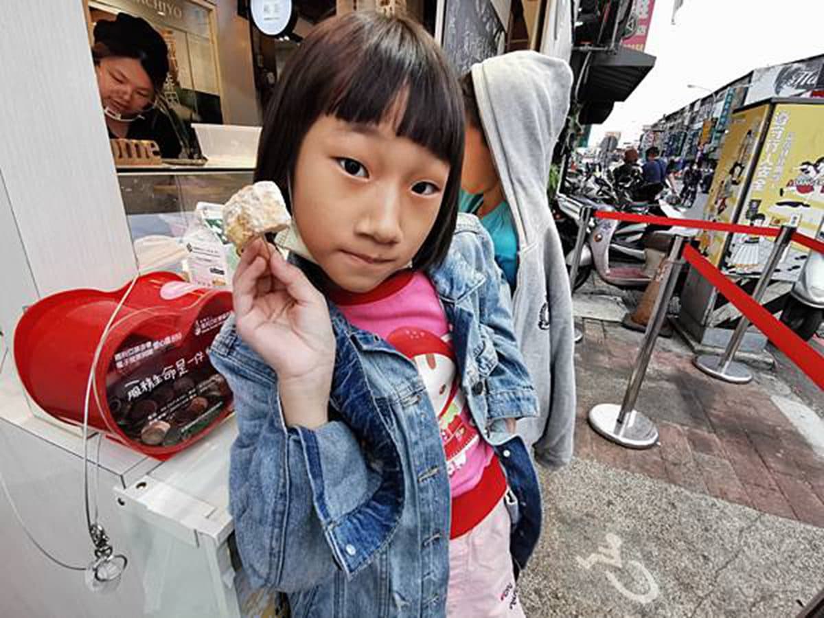 螞蟻人瘋了!台中邪惡系甜甜圈有整塊Oreo,北海道生乳製作口感宛如生吐司 螞蟻人瘋了!台中邪惡系甜甜圈有整塊Oreo,北海道生乳製作口感宛如生吐司