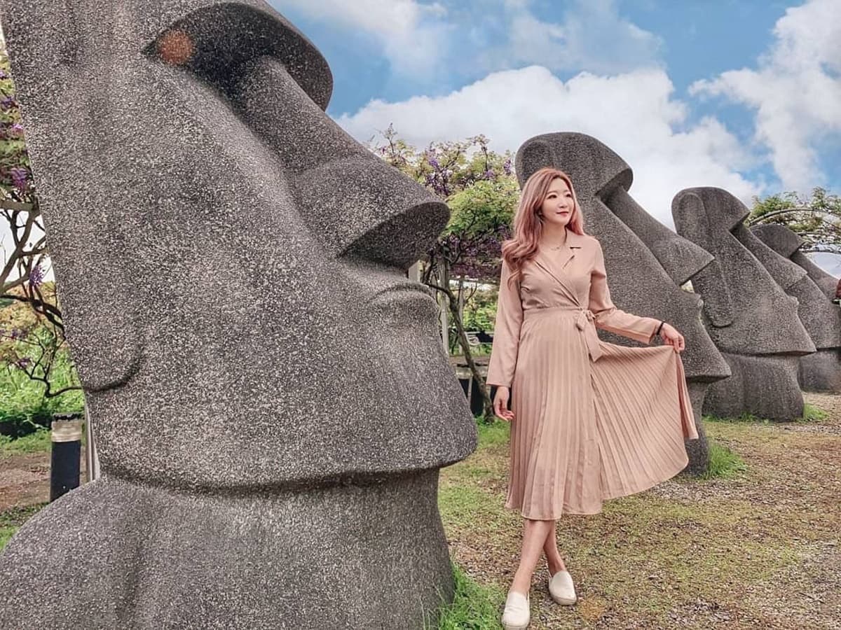 3/13搶先開放！全台最大「萬坪紫藤花園」在這，夢幻紫藤步道、摩艾石像限時拍