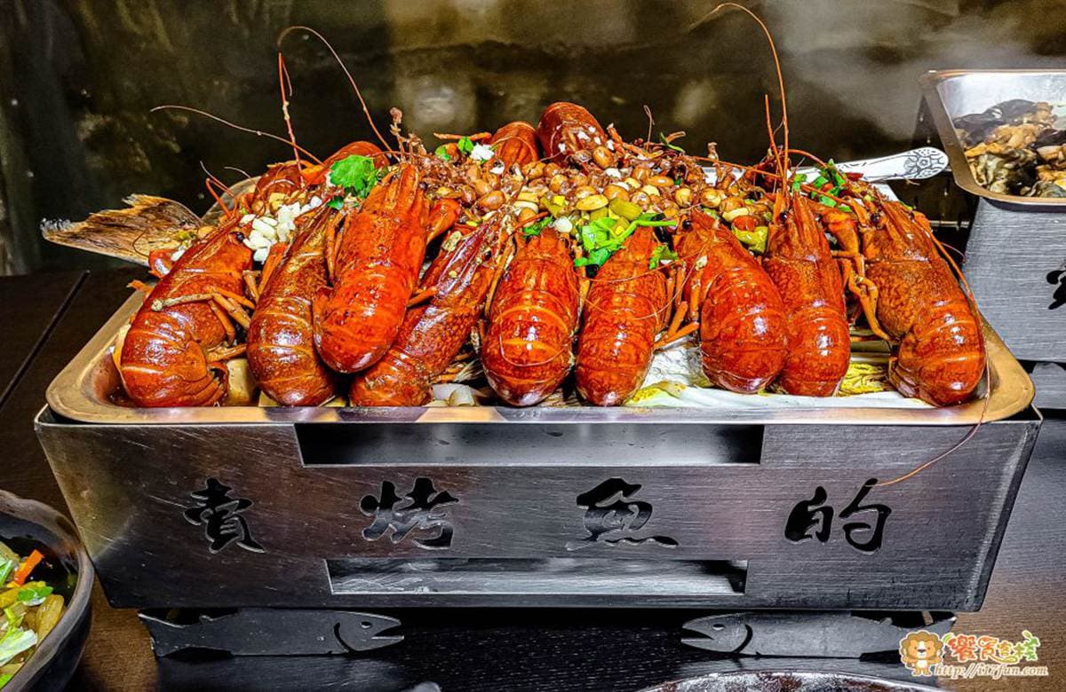 高雄夜貓族快筆記！道地廣西烤魚鋪滿小龍蝦超邪惡，隱藏版麻辣跳跳蛙嘗鮮必試
