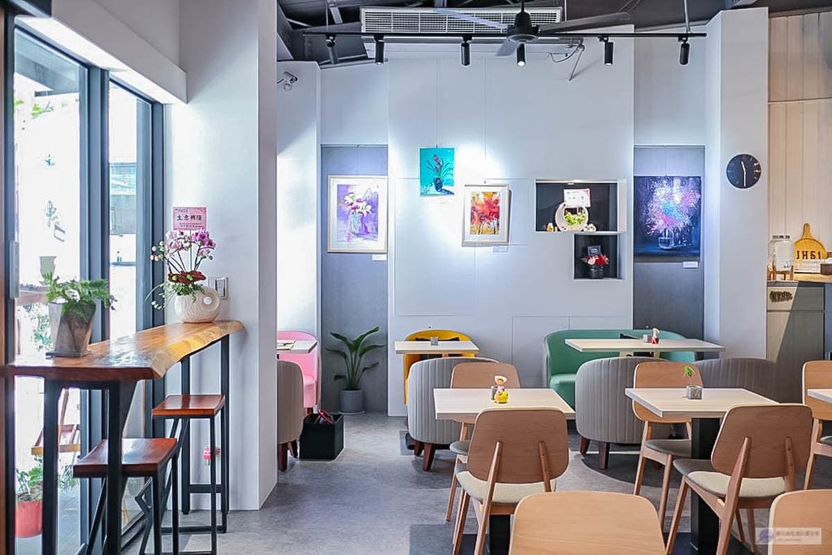 【新開店】少女心噴發！超有哏咖啡館吃「心型」草莓披薩，打卡必點酸甜漸層氣泡飲