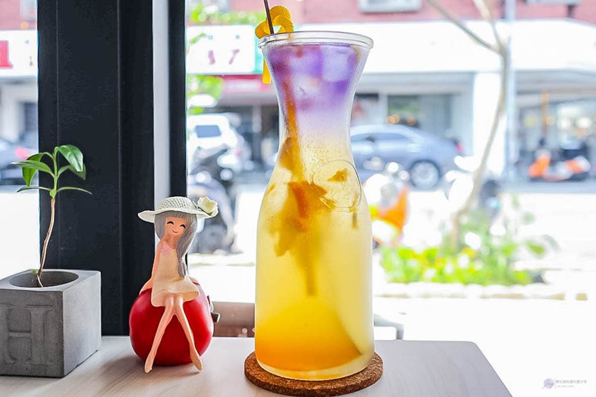 【新開店】少女心噴發！超有哏咖啡館吃「心型」草莓披薩，打卡必點酸甜漸層氣泡飲