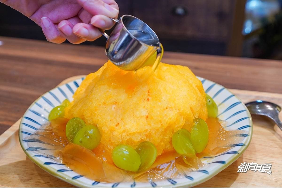【新開店】打卡日系老宅！台中蜜柑雪花冰加整杯「君度橙酒」，提拉米蘇口味藏Oreo