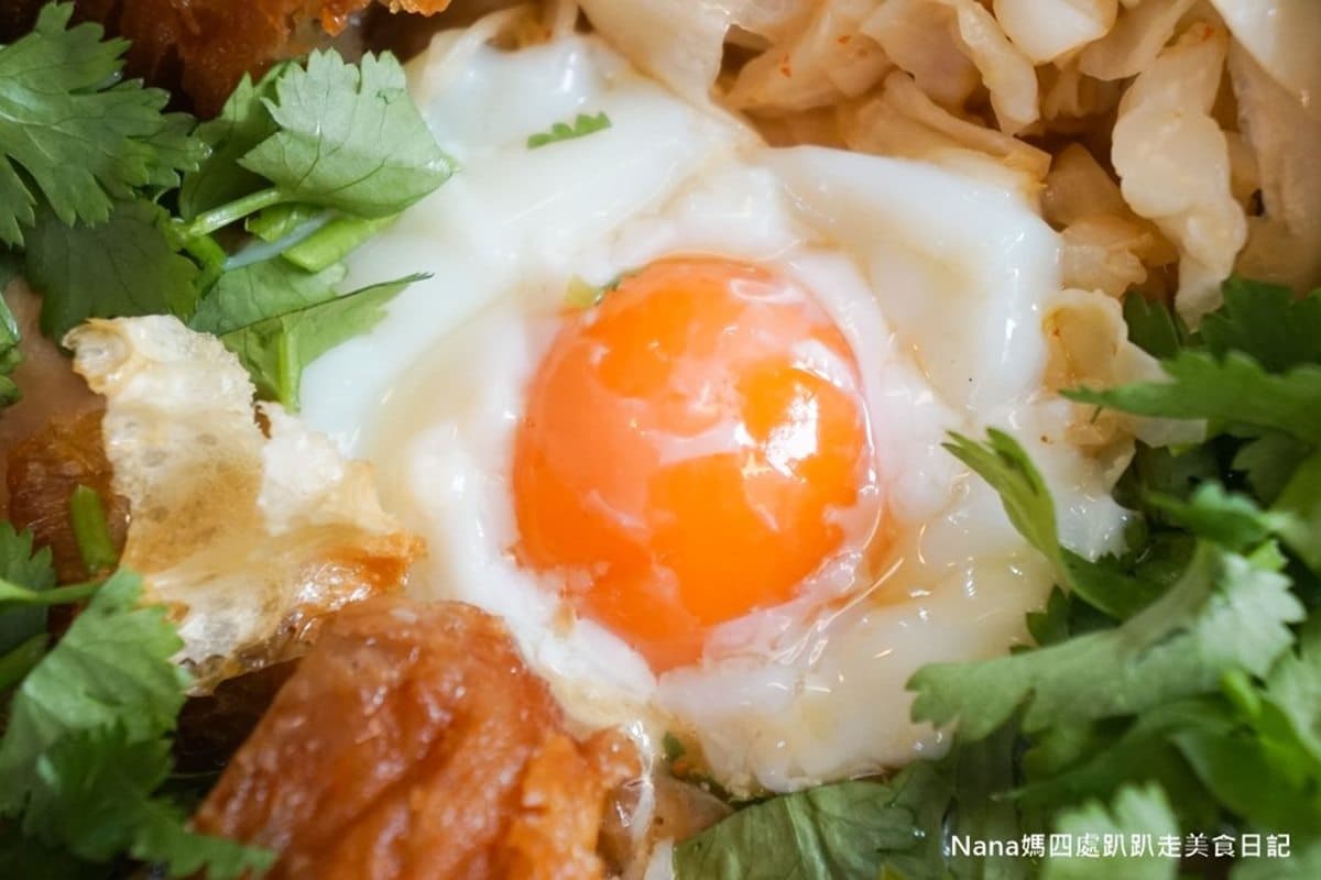 新北超有哏麵線!「極豚燒肉」鋪滿10片叉燒、溫泉蛋,隱藏版想吃要預約 新北超有哏麵線!「極豚燒肉」鋪滿10片叉燒、溫泉蛋,隱藏版想吃要預約