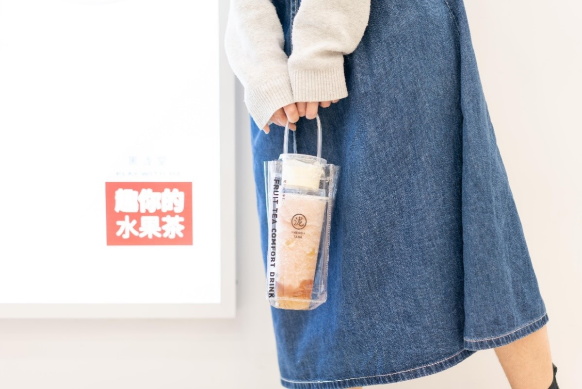 咀嚼控嗨爆！手搖飲新霸主黑瀧堂推超夢幻粉紫色「愛葡蕾系列」，巨峰葡萄鮮果肉搭厚奶蓋太邪惡