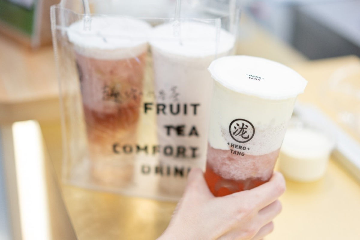 咀嚼控嗨爆！手搖飲新霸主黑瀧堂推超夢幻粉紫色「愛葡蕾系列」，巨峰葡萄鮮果肉搭厚奶蓋太邪惡