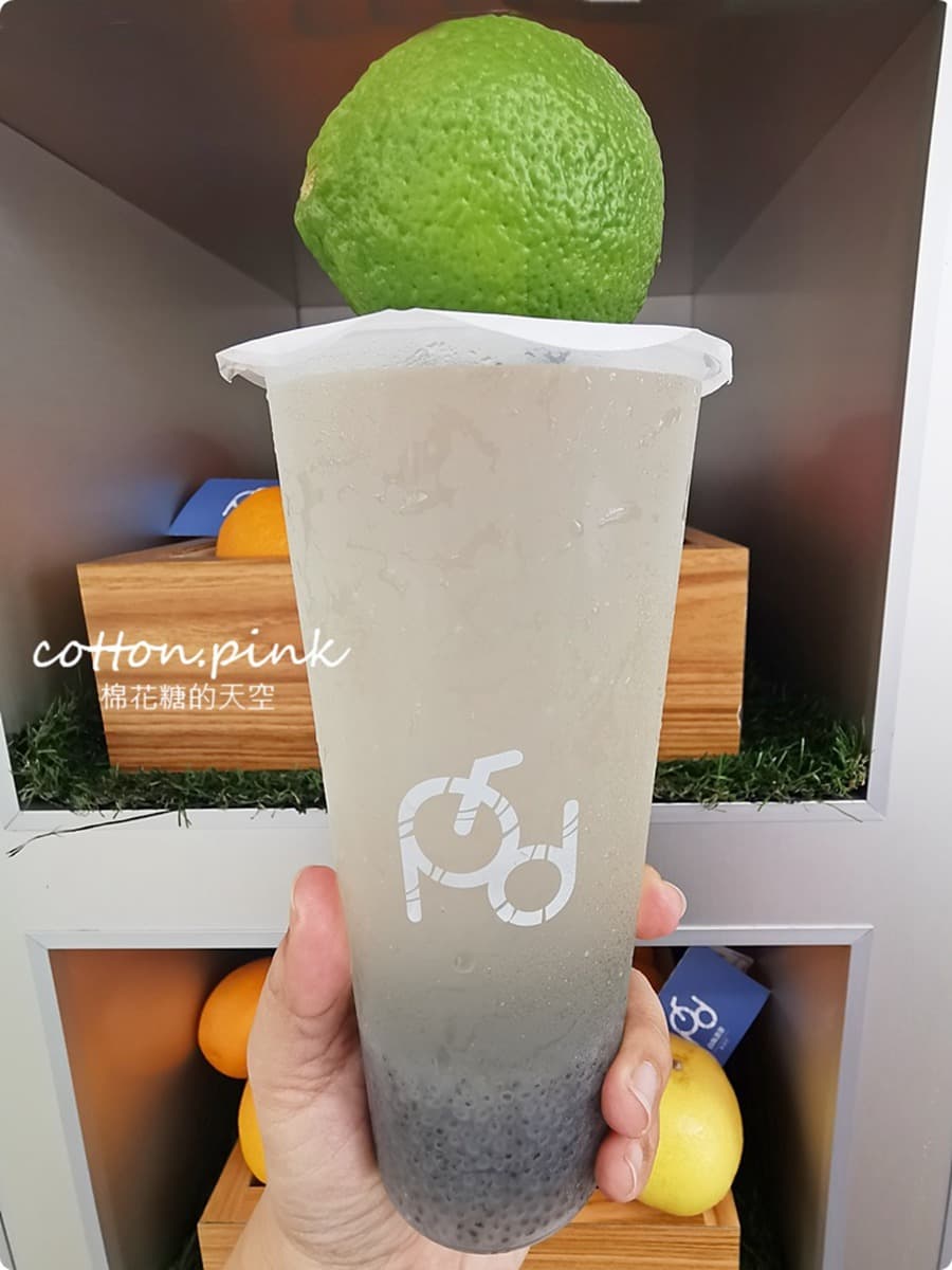 秒殺手機記憶體！全台唯一七色奶蓋茶在台中，先喝馬卡龍綠哈密瓜、鹹香起司
