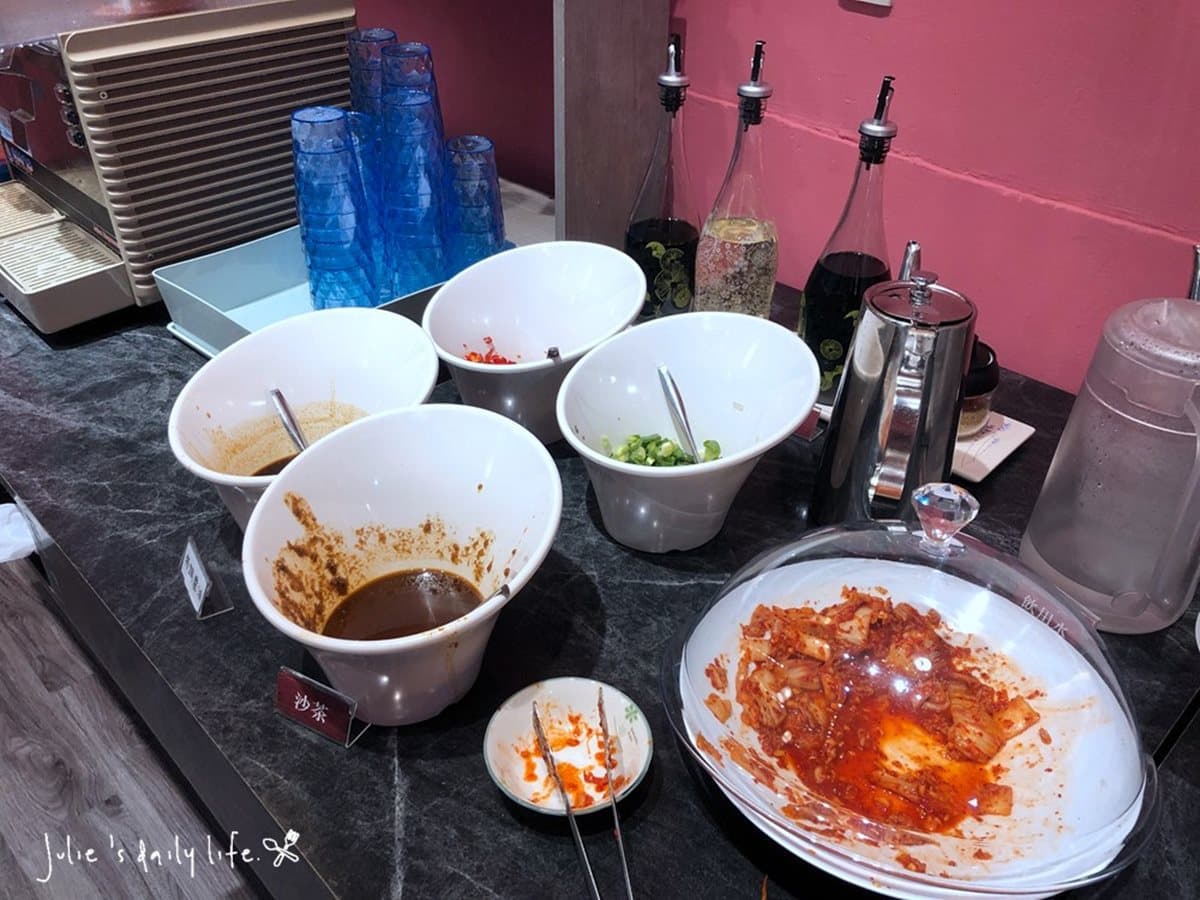 【新開店】平價小火鍋泡菜、冰品吃到飽!必點大分量「肉肉山」,還能嘗到彩蛋「芝麻小湯圓」 【新開店】平價小火鍋泡菜、冰品吃到飽!必點大分量「肉肉山」,還能嘗到彩蛋「芝麻小湯圓」