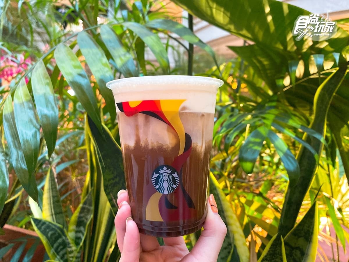 星巴克全新３茶飲+雲朵奶泡太療癒！加碼高顏值水果蛋糕、黑熊石虎杯同步開賣了