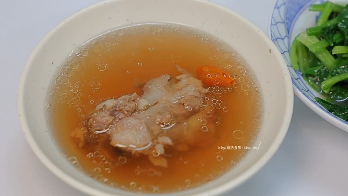 在地人很愛！彰化人氣店祕滷爌肉超軟嫩，週一還有「滿滿排骨」免費大補湯