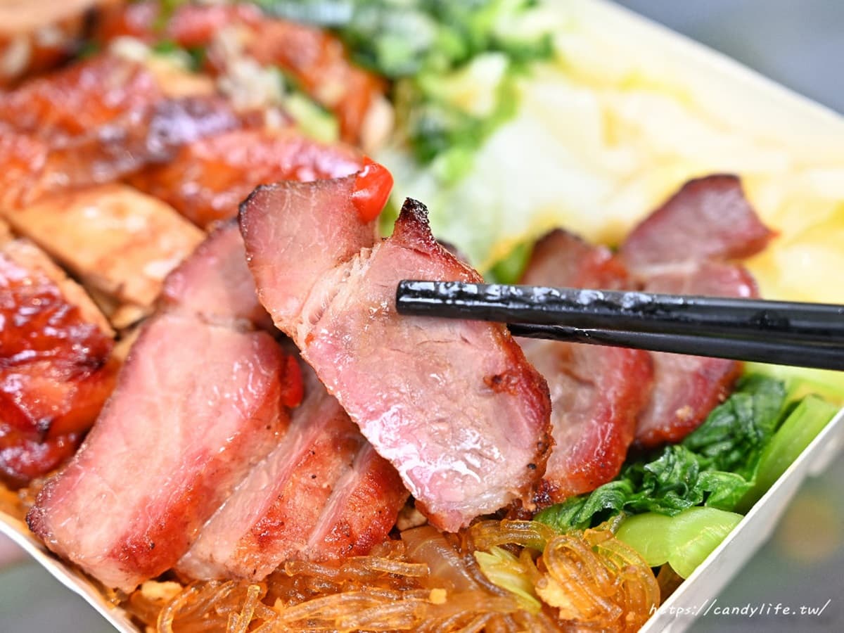 台中人口袋名單！超狂燒臘便當料滿到很難蓋，銷魂鴨腿飯10分鐘搶光