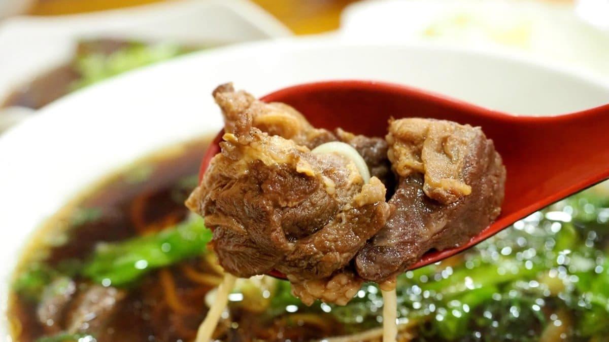 飄香超過40年!台北6家老字號牛肉麵:24小時營業、本土黃牛乾拌麵、限量牛筋 飄香超過40年!台北6家老字號牛肉麵:24小時營業、本土黃牛乾拌麵、限量牛筋