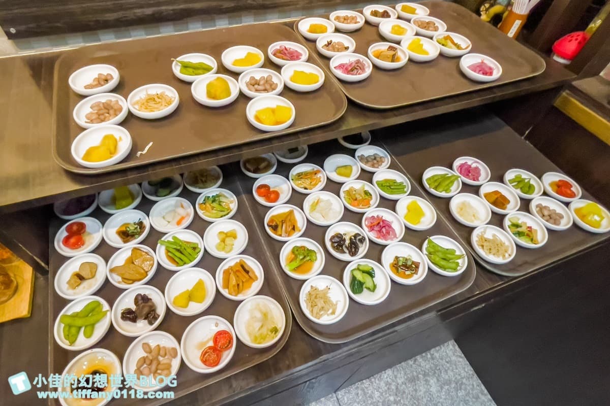 高CP人氣拉麵！165元起就有50種小菜吃到飽，必點濃郁燒肉、清甜鮮蝦小卷