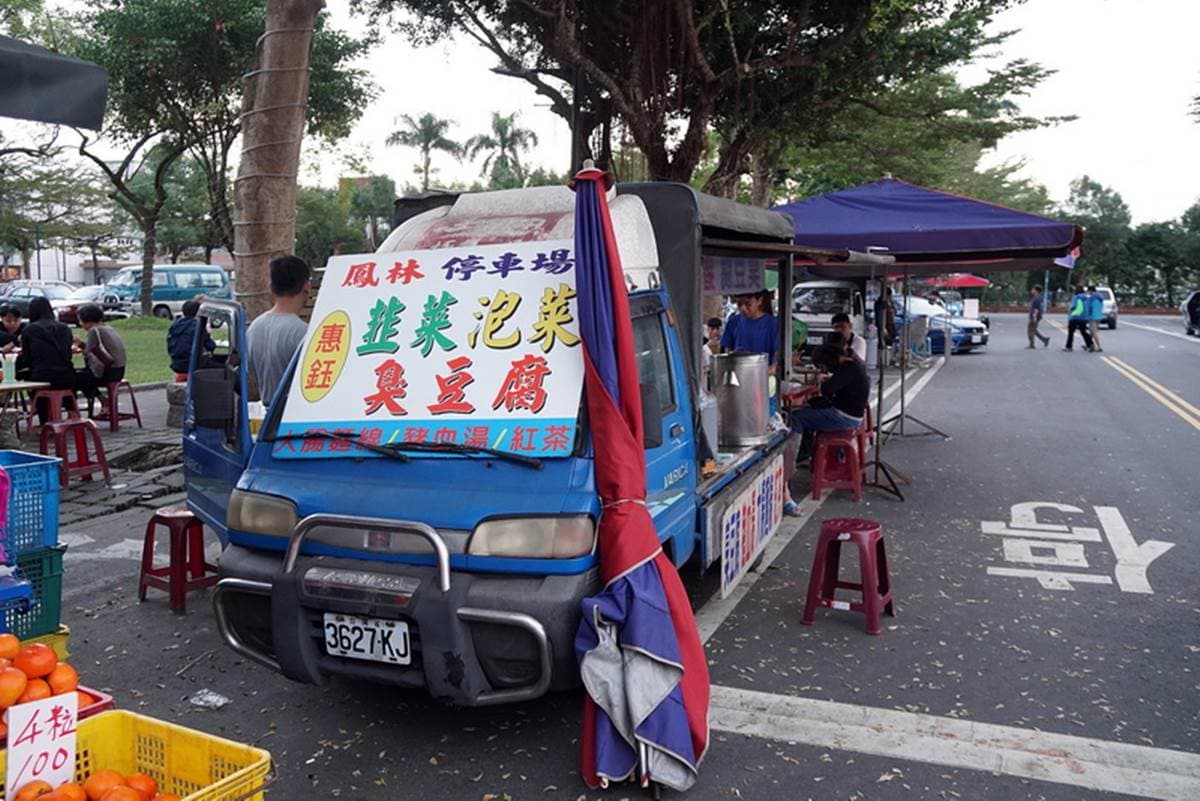 這家很「花蓮味」！人氣餐車臭豆腐塞滿滿韭菜，外酥內嫩搭蒜泥更唰嘴