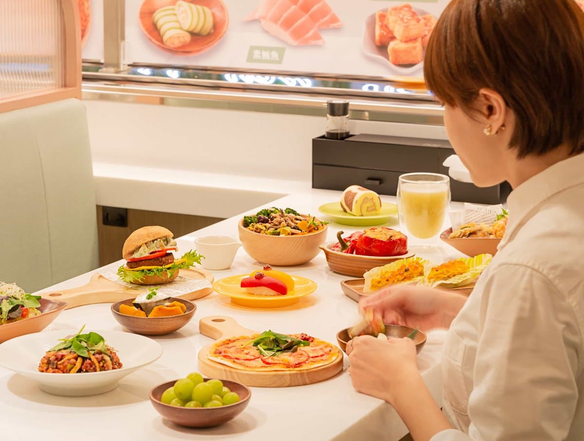 【新開店】爭鮮首間「迴轉素食」店！新「爭先食蔬」推130道素食料理，先嘗迴轉壽司