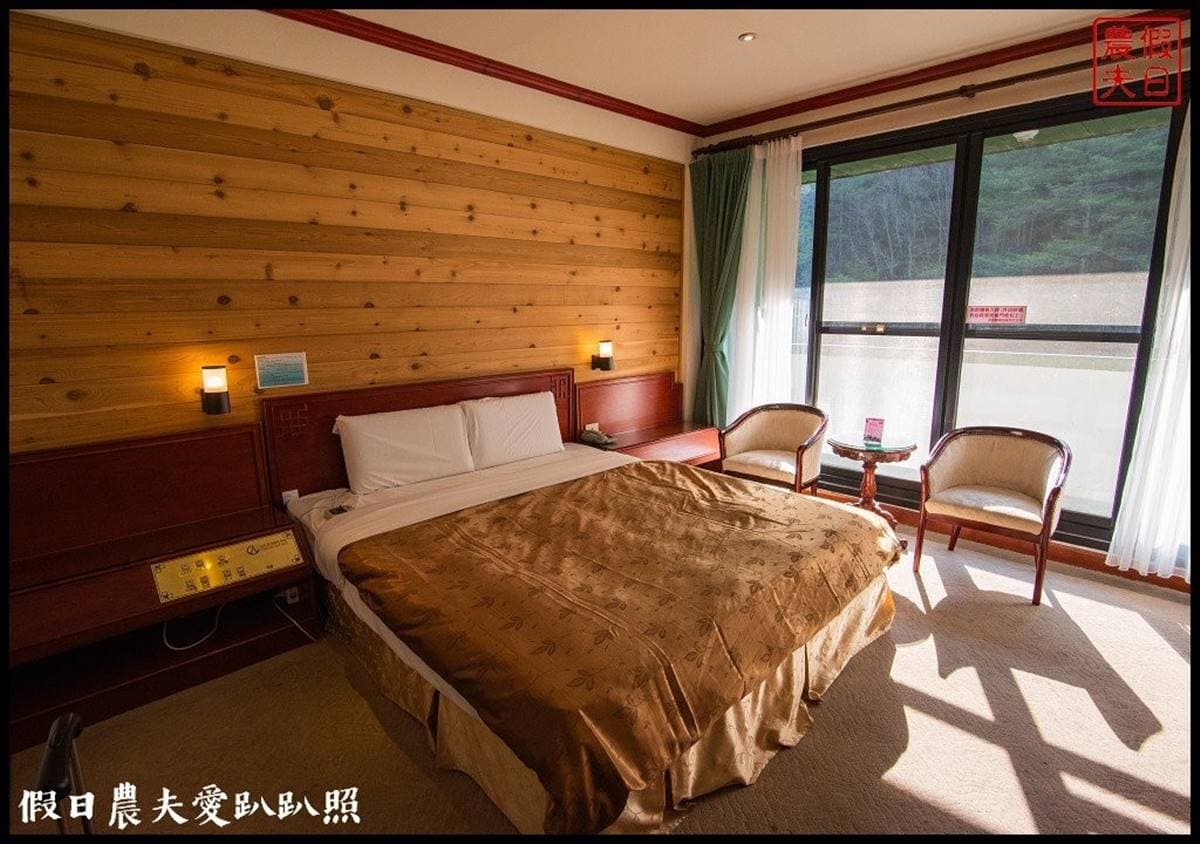 夢幻白藤花也開了！武陵農場「爆棚紫藤」、稀奇蘋果花一次追，還能夜拍絕美星軌