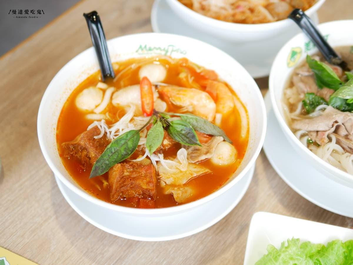 秒飛東南亞！美式越南餐館招牌河粉牛肉「粉紅透嫩」，生春捲沾醬微辣也超欠吃