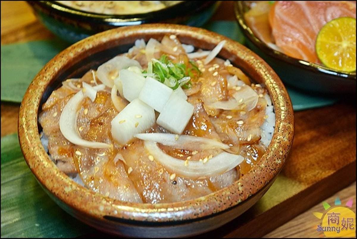 CP值爆表！台中超狂「５小丼」一次嘗炙燒星鰻、比目魚，澎派分量１碗只要150元