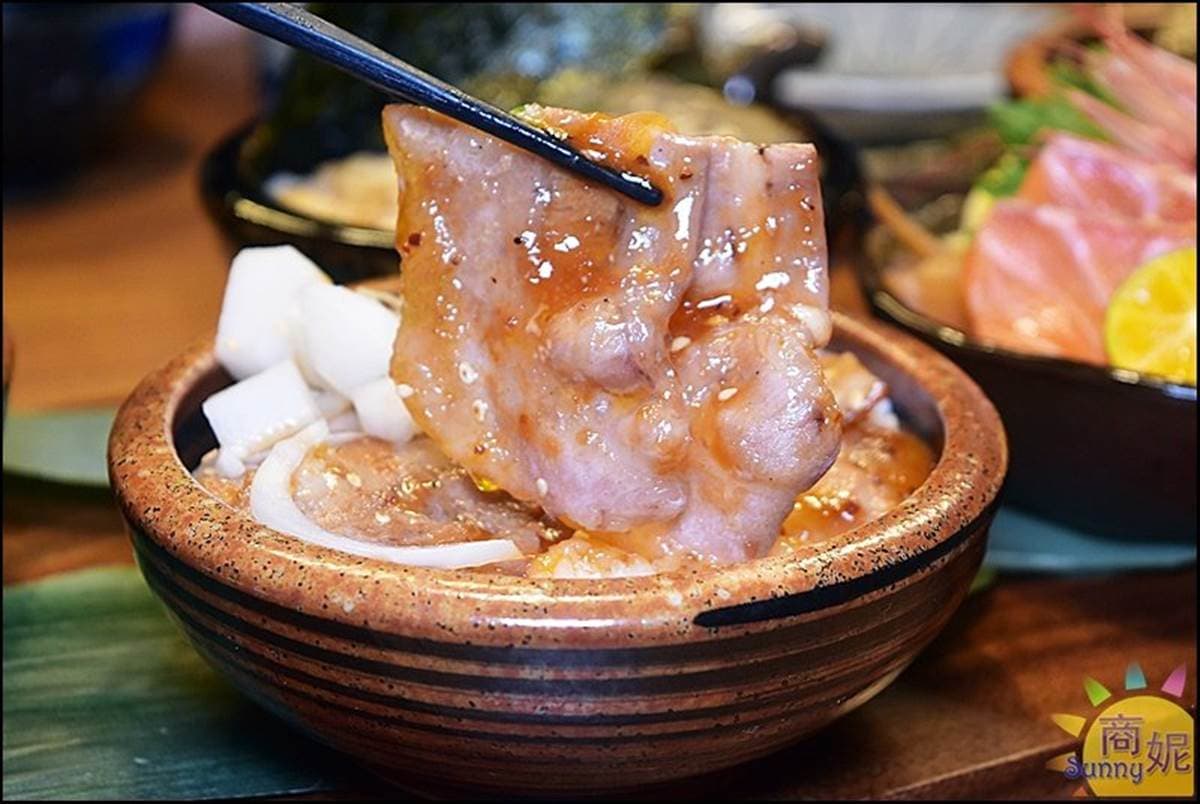 CP值爆表！台中超狂「５小丼」一次嘗炙燒星鰻、比目魚，澎派分量１碗只要150元