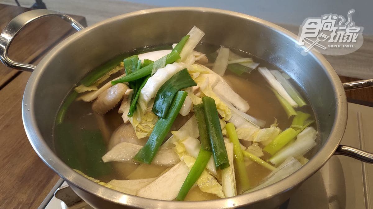 免出國就能吃！正宗韓式料理必點超軟嫩「一隻雞」，湯底還能煮濃濃精華雞蛋粥
