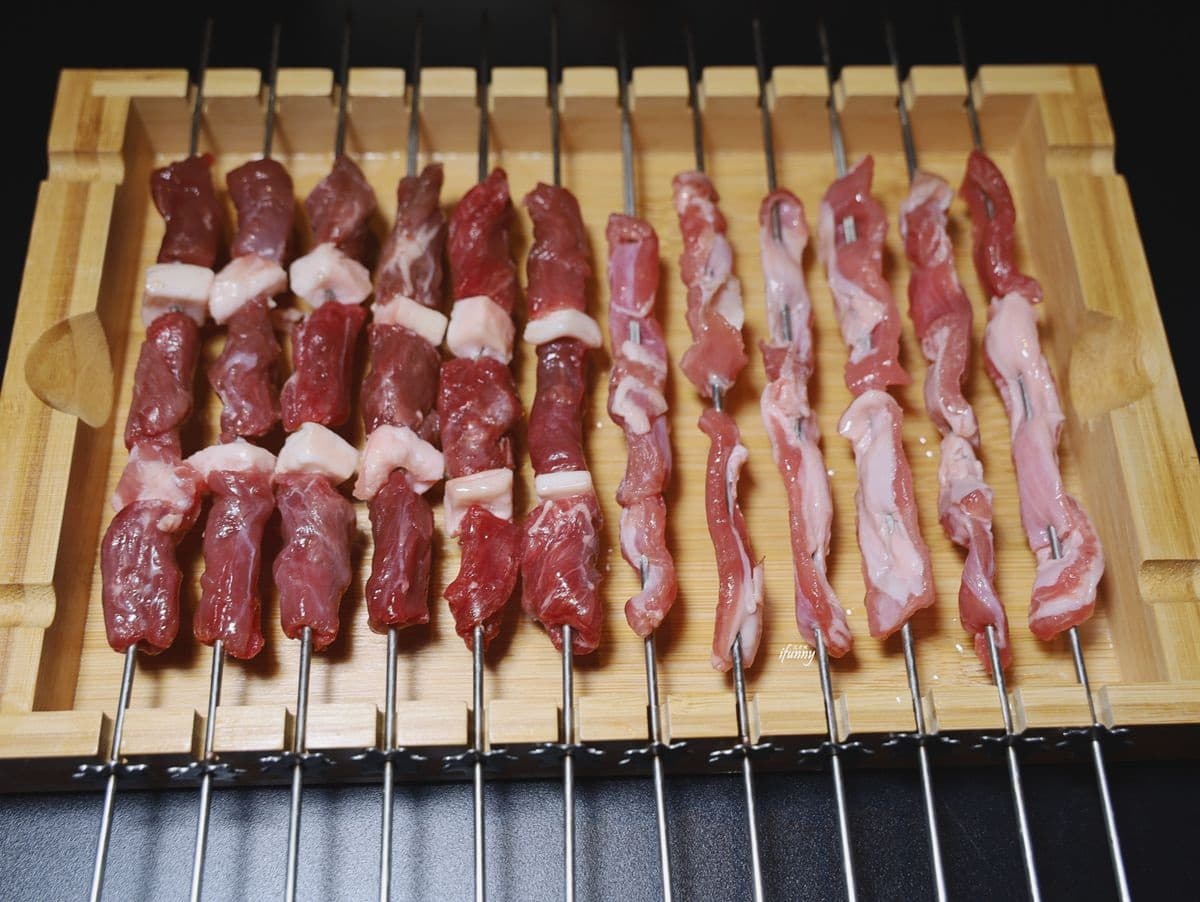 【新開店】台灣首家「羊肉串自動燒烤」搶先吃!菲力、肋條沾醬超唰嘴,必嘗主廚手路菜 【新開店】台灣首家「羊肉串自動燒烤」搶先吃!菲力、肋條沾醬超唰嘴,必嘗主廚手路菜