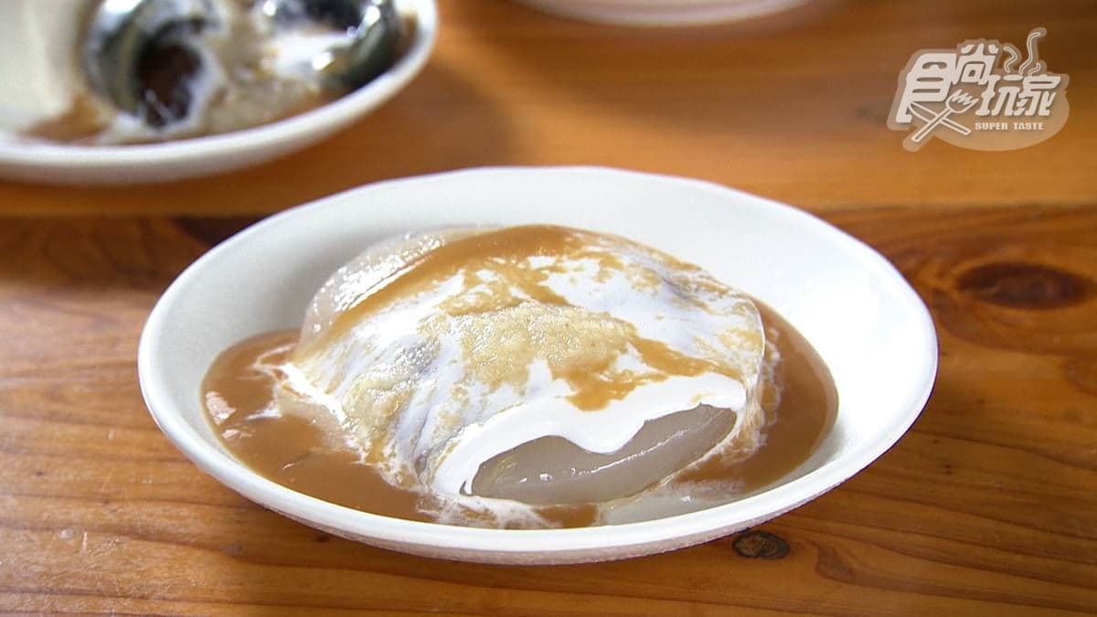 「涼肉圓」為南部特有美食，外皮軟Q、肉餡扎實，還吃得到脆甜筍塊。