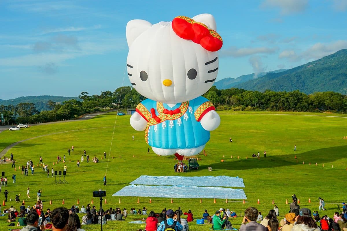 全球首個「HELLO KITTY熱氣球」開箱！台東熱氣球嘉年華將登場，繫留熱氣球預購日期出爐
