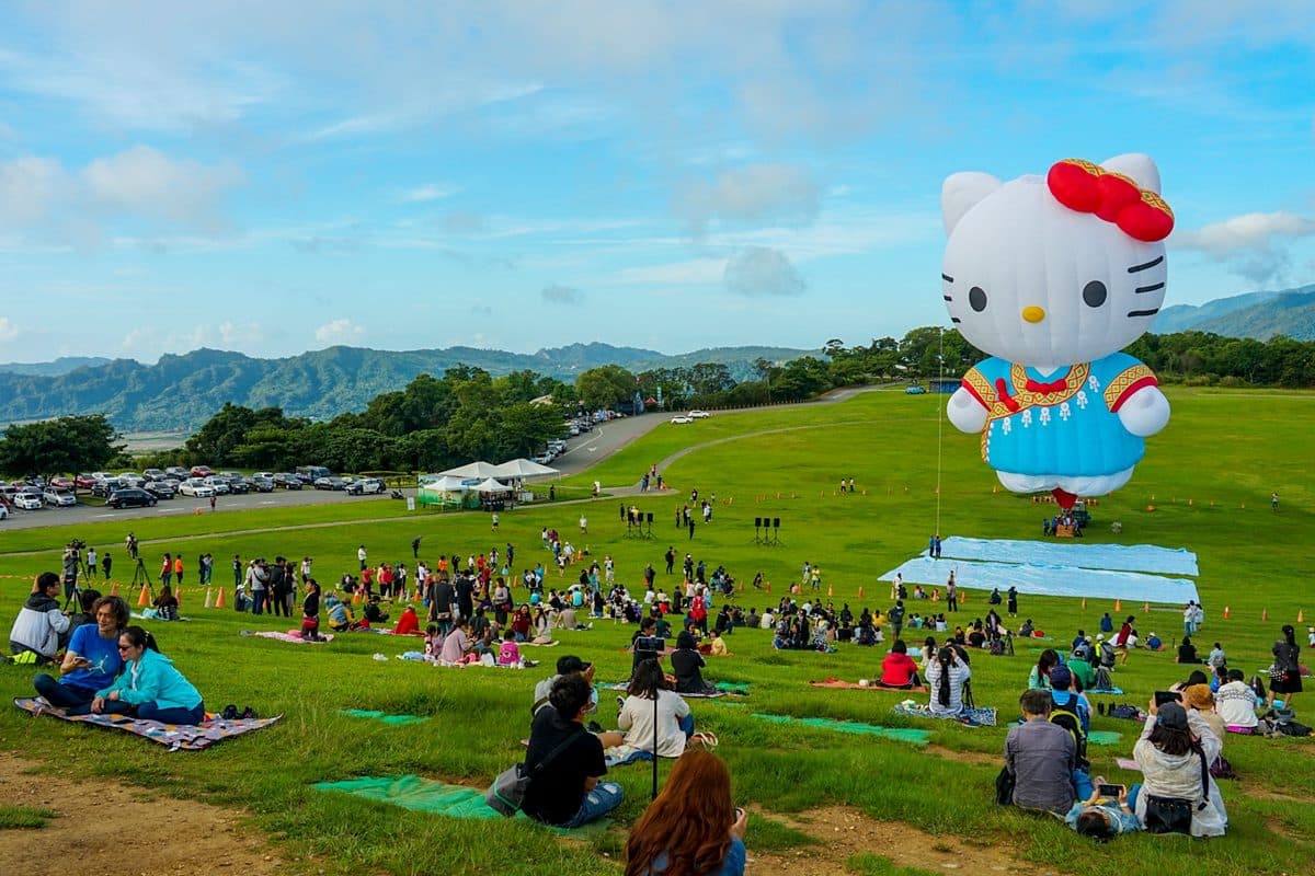 全球首個「HELLO KITTY熱氣球」開箱！台東熱氣球嘉年華將登場，繫留熱氣球預購日期出爐