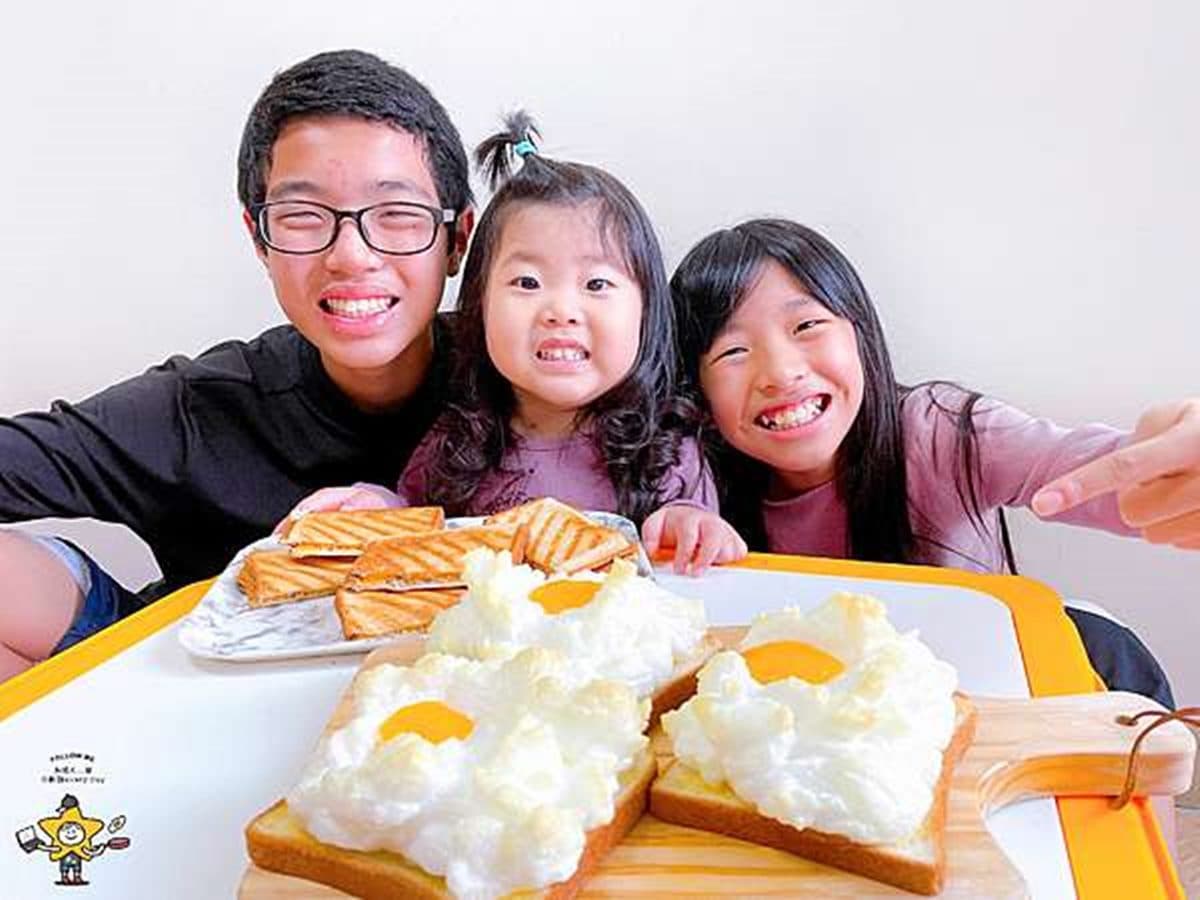 搞定孩子們的下午茶！在家做超療癒「雲朵蛋吐司」，料理初心者也能上手