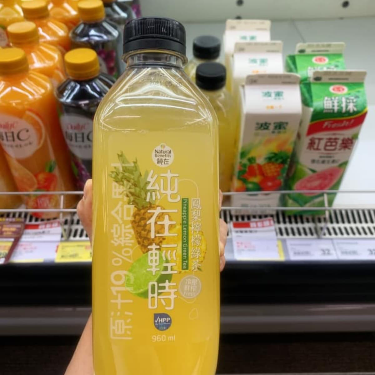 全聯「純在果汁」新上架！全新「芭樂柳橙綠茶、鳳梨檸檬綠茶」原汁＋果粒太欠喝