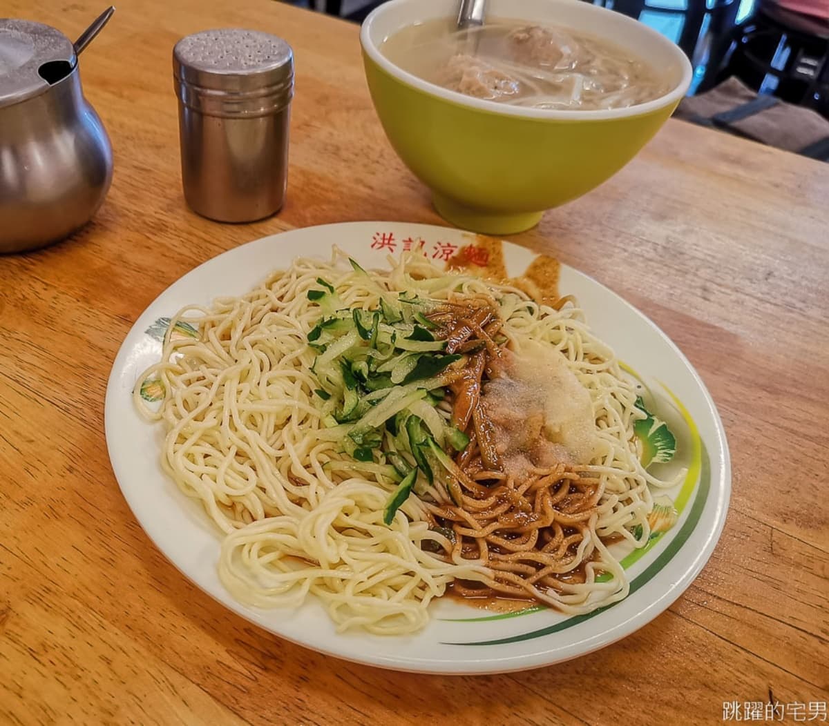 夏天吃最開胃!超人氣涼麵「蒜香十足」加辣更唰嘴,必配滿料「竹筍+貢丸湯」超搭 夏天吃最開胃!超人氣涼麵「蒜香十足」加辣更唰嘴,必配滿料「竹筍+貢丸湯」超搭