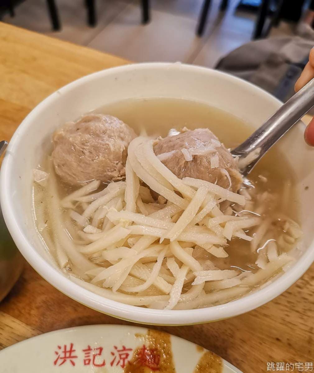 夏天吃最開胃!超人氣涼麵「蒜香十足」加辣更唰嘴,必配滿料「竹筍+貢丸湯」超搭 夏天吃最開胃!超人氣涼麵「蒜香十足」加辣更唰嘴,必配滿料「竹筍+貢丸湯」超搭
