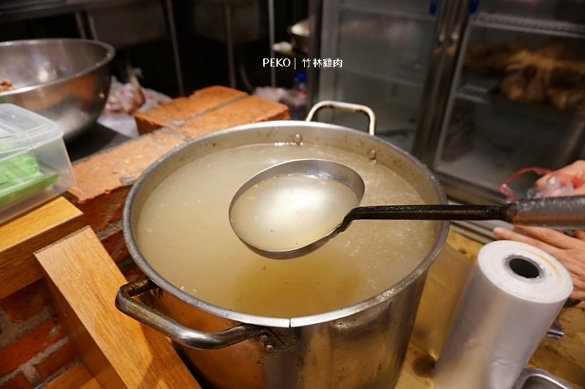 在地人也愛吃！超夯「銷魂雞肉飯」加量版更滿足，還有15元雞油飯很唰嘴