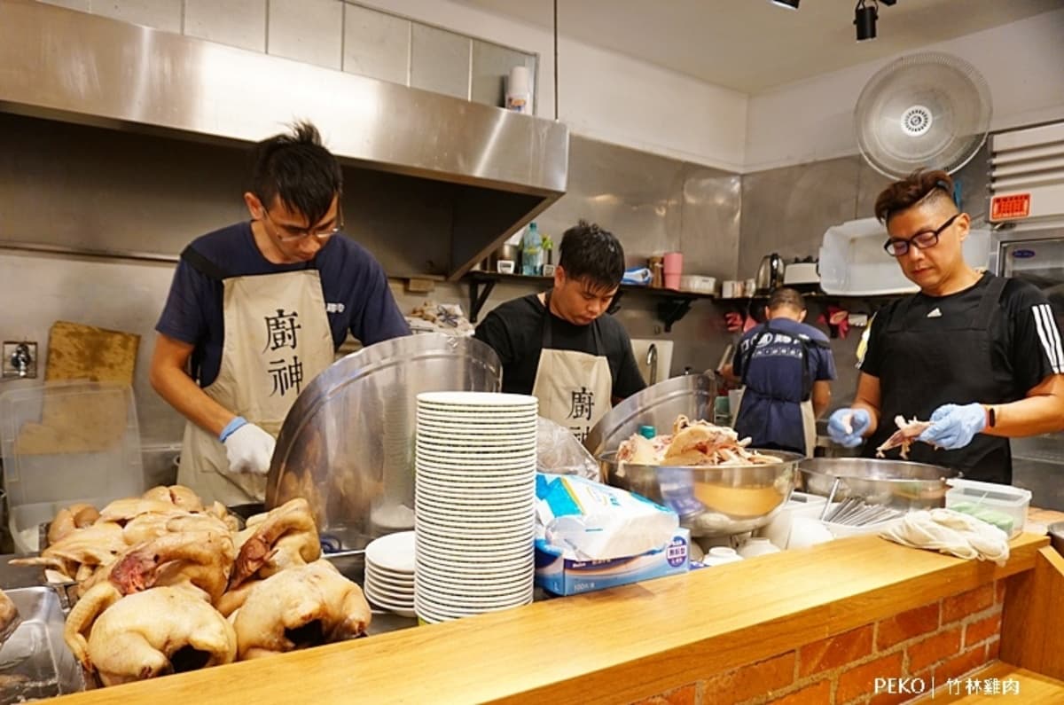 在地人也愛吃！超夯「銷魂雞肉飯」加量版更滿足，還有15元雞油飯很唰嘴