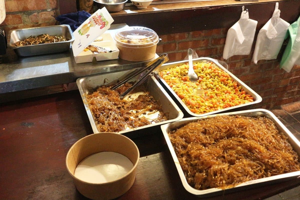 外帶回家吃！台南５家高CP值便當：60元烤鴨飯、香港師傅燒臘、炙燒明太子雞腿