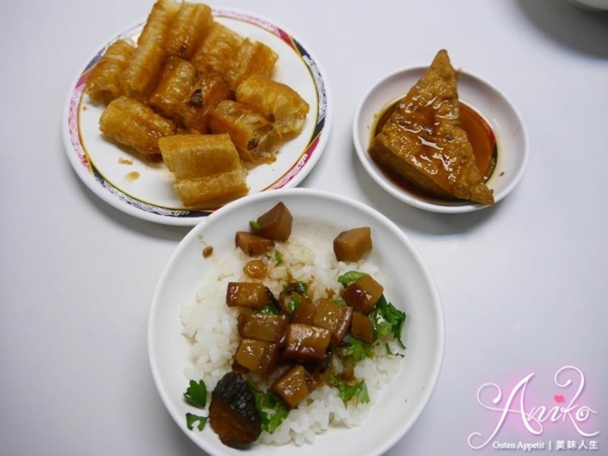 在地人早餐組合!台南80年老店必點肉燥飯+肉汁油條,澎派綜合湯1碗有5種配料 在地人早餐組合!台南80年老店必點肉燥飯+肉汁油條,澎派綜合湯1碗有5種配料