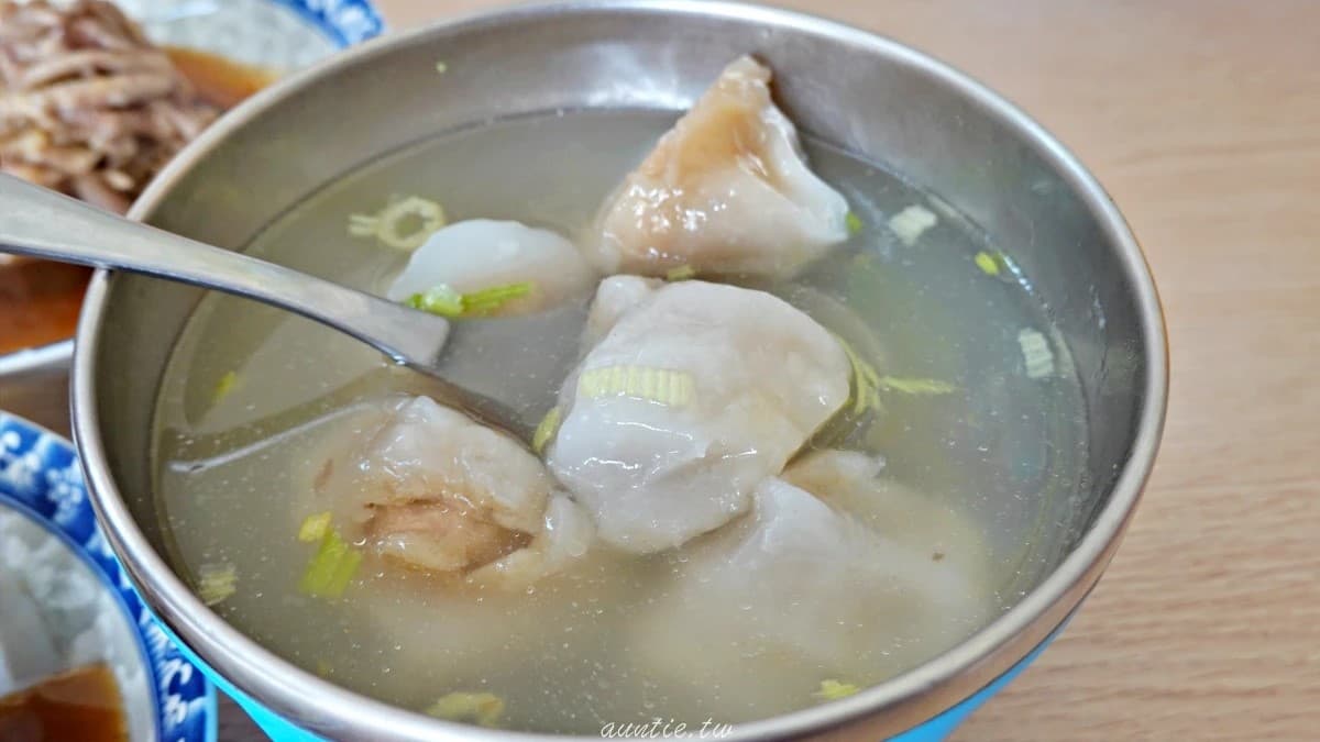 1顆只要7元!台南手工「山形」肉圓鹹香餡飽滿,大顆芋丸吃得到滿滿芋頭籤 1顆只要7元!台南手工「山形」肉圓鹹香餡飽滿,大顆芋丸吃得到滿滿芋頭籤