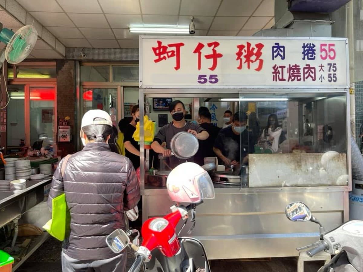 在地人早餐首選！台中老字號「蚵仔粥」飽滿鮮甜，酥脆紅燒肉、爆漿炸豆腐也超欠吃