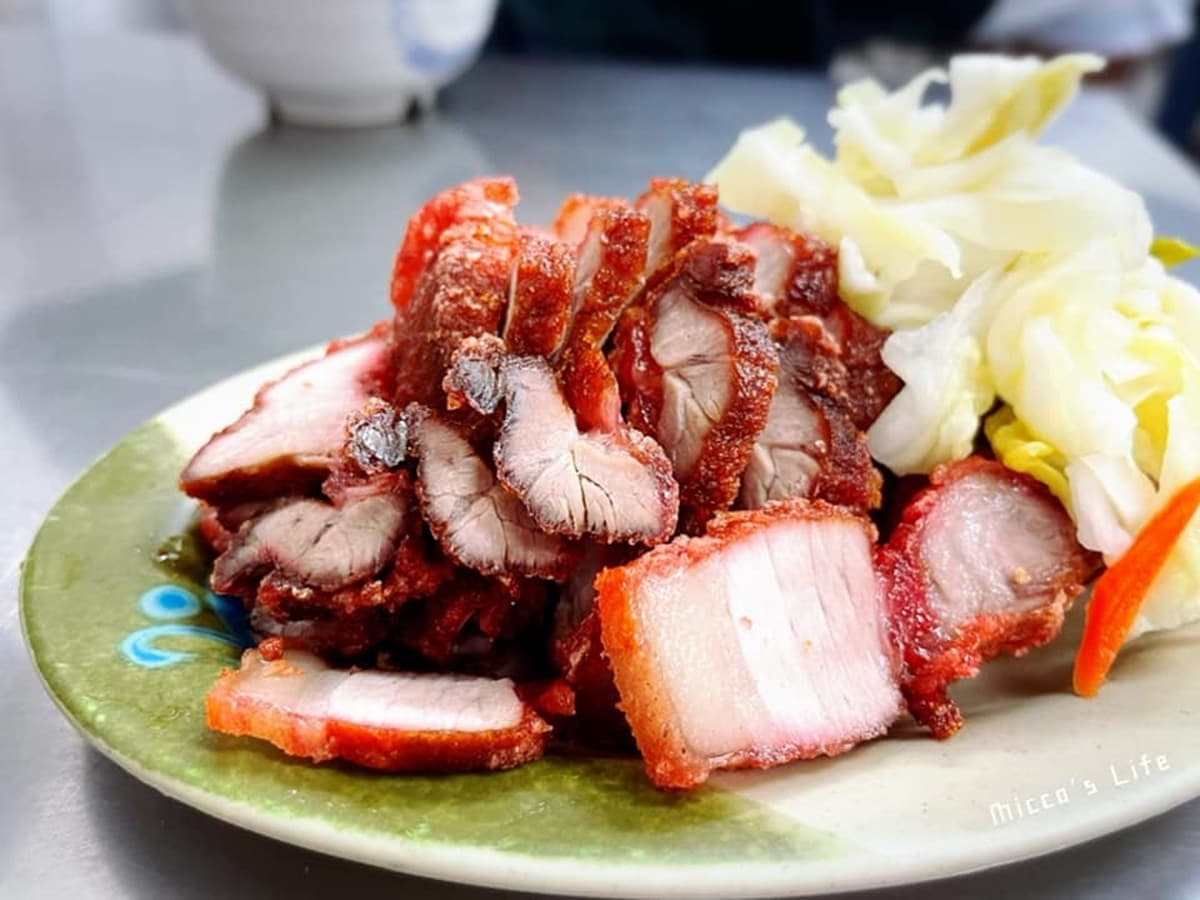 在地人早餐首選！台中老字號「蚵仔粥」飽滿鮮甜，酥脆紅燒肉、爆漿炸豆腐也超欠吃